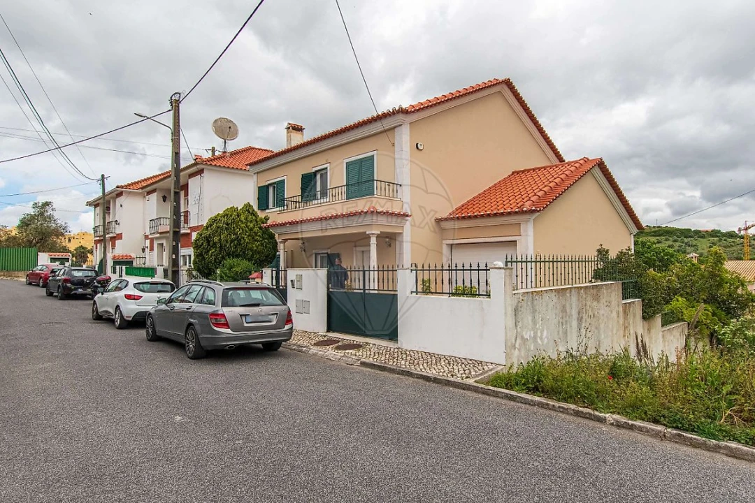 Moradia T4 para Venda em Camarate, Unhos e Apelação Foto 1