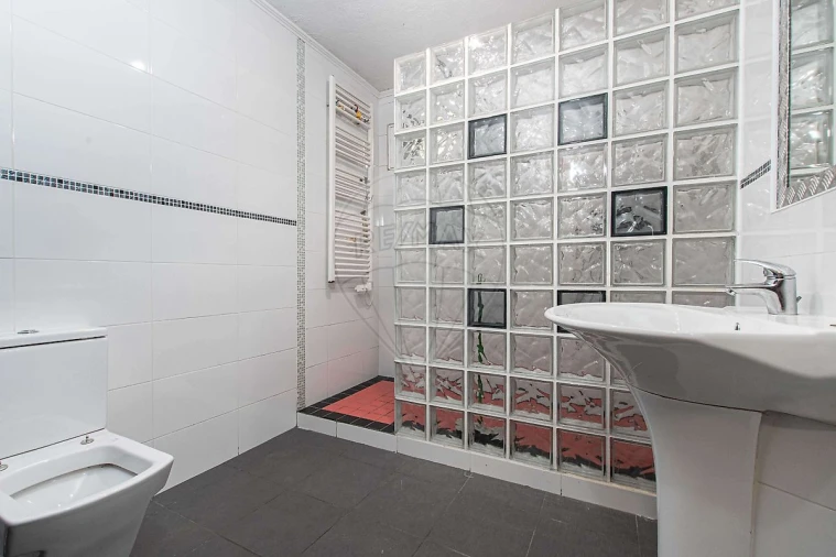 Moradia T4 para Venda em Camarate, Unhos e Apelação Foto 37