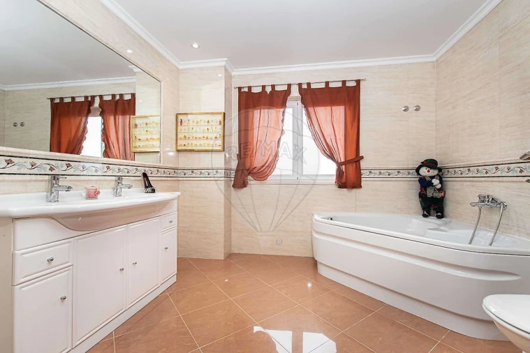 Moradia T4 para Venda em Camarate, Unhos e Apelação Foto 12