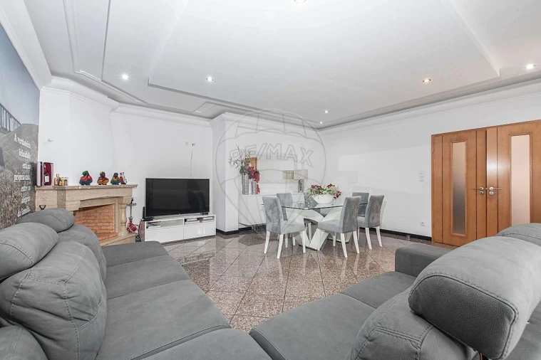 Moradia T4 para Venda em Camarate, Unhos e Apelação Foto 34