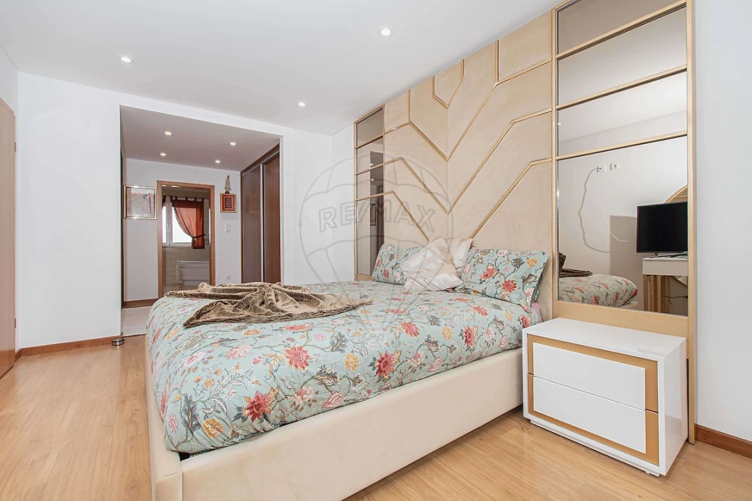 Moradia T4 para Venda em Camarate, Unhos e Apelação Foto 7