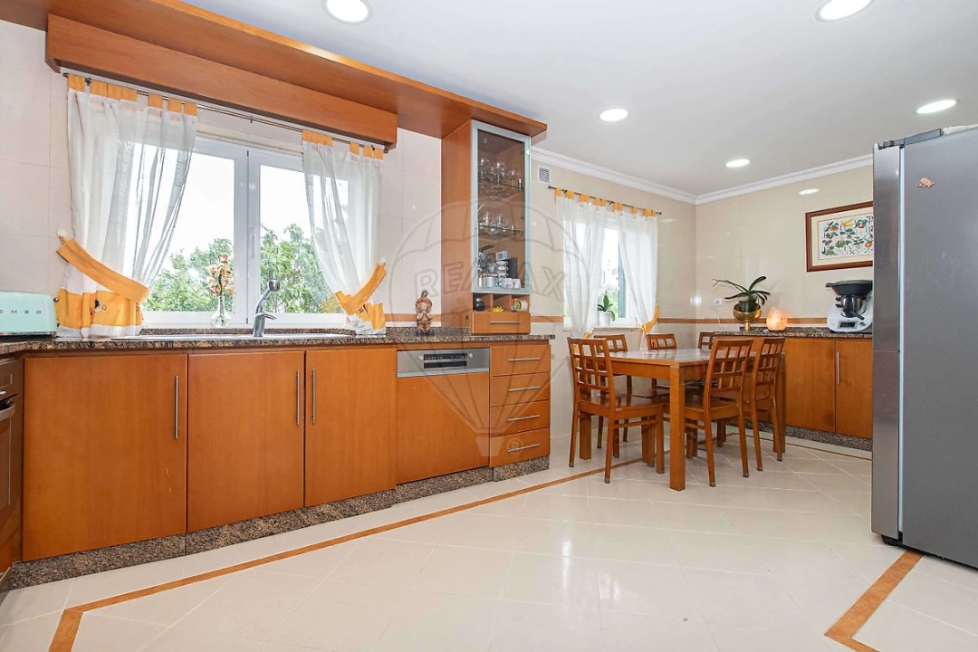 Moradia T4 para Venda em Camarate, Unhos e Apelação Foto 25