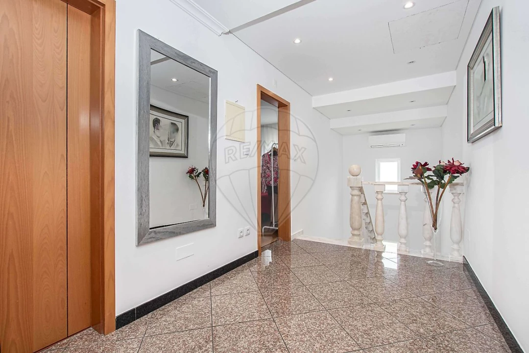 Moradia T4 para Venda em Camarate, Unhos e Apelação Foto 21