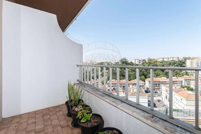 Apartamento T3 para Venda em Agualva e Mira-Sintra