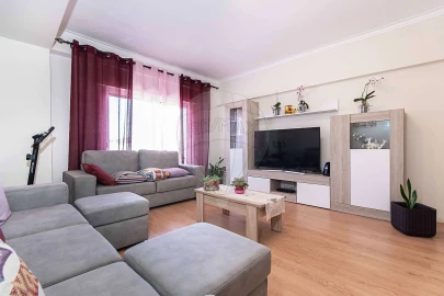 Apartamento T3 para Venda em Agualva e Mira-Sintra