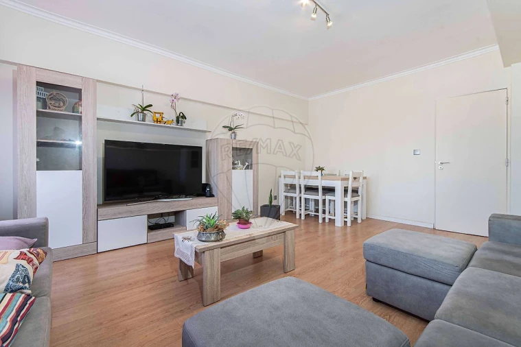Apartamento T3 para Venda em Agualva e Mira-Sintra Foto 9