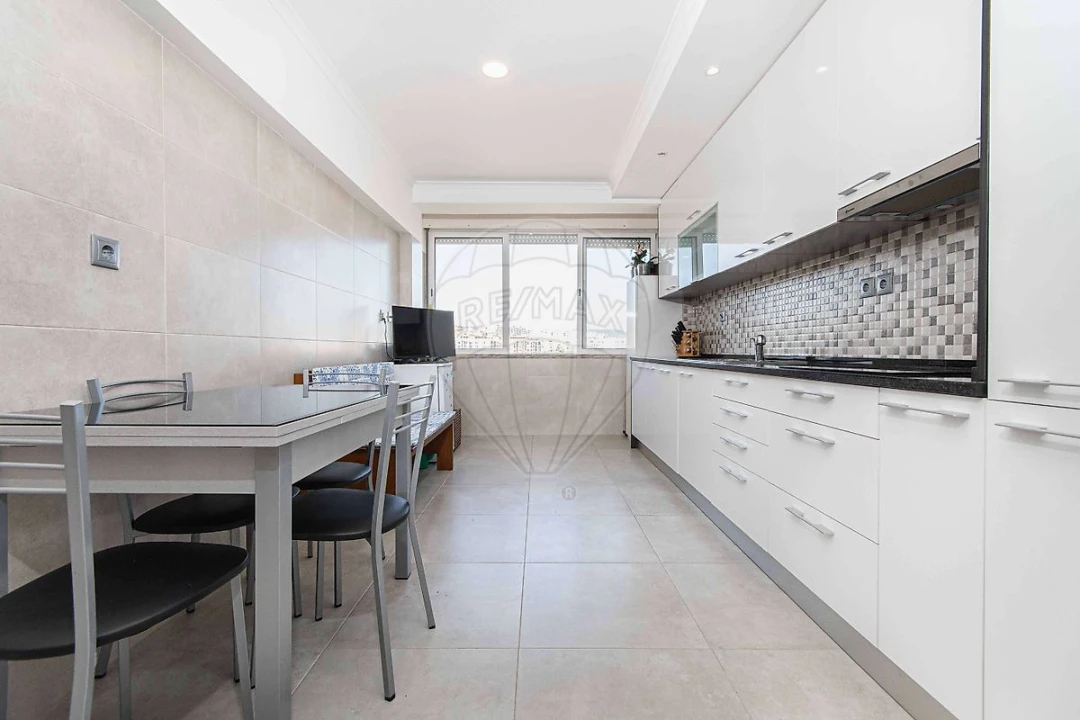 Apartamento T3 para Venda em Agualva e Mira-Sintra Foto 4