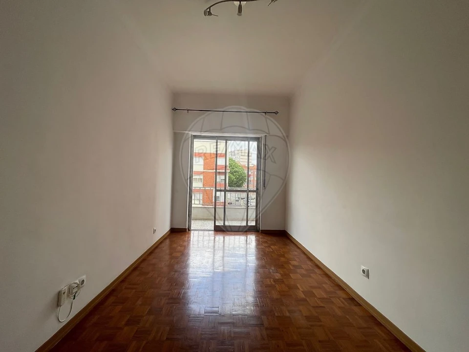 Apartamento T2 para Arrendamento em Odivelas Foto 9