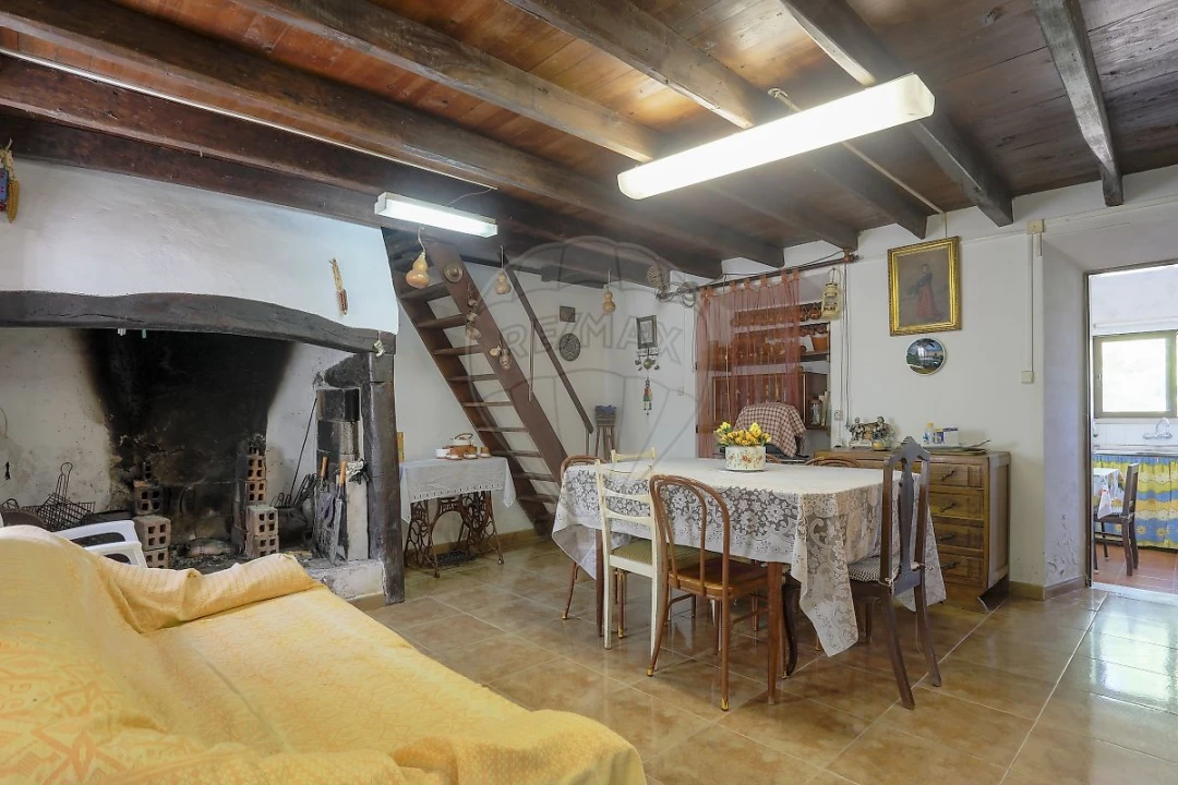 Moradia T3 para Venda em Turquel Foto 7