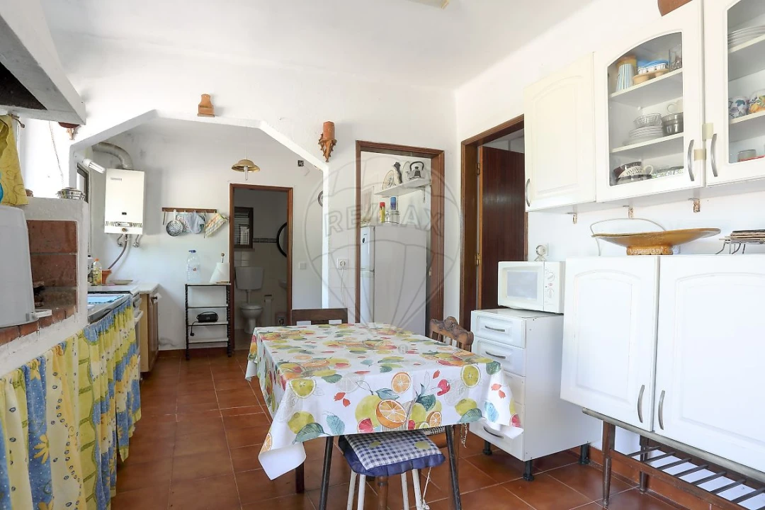 Moradia T3 para Venda em Turquel Foto 3