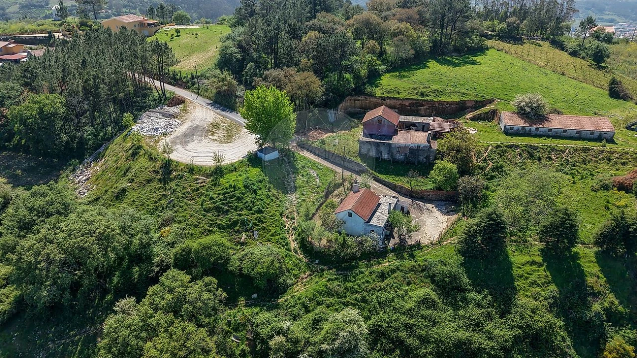 Moradia T3 para Venda em Turquel Foto 30