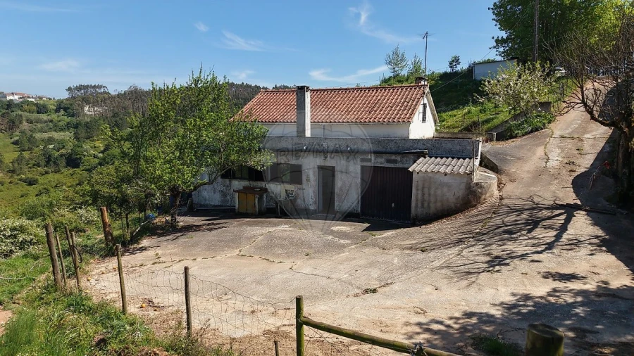 Moradia T3 para Venda em Turquel Foto 8