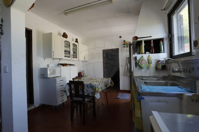 Moradia T3 para Venda em Turquel Foto 2