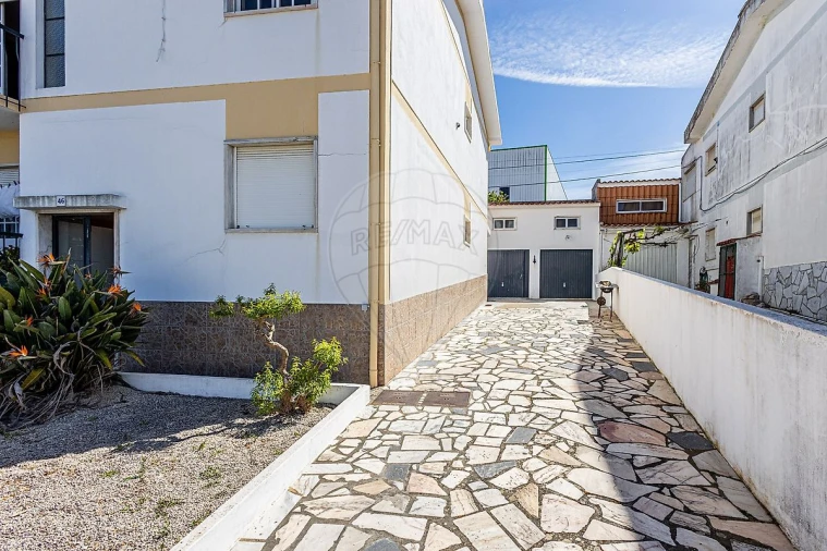 Apartamento T2 para Venda em Azambuja Foto 36