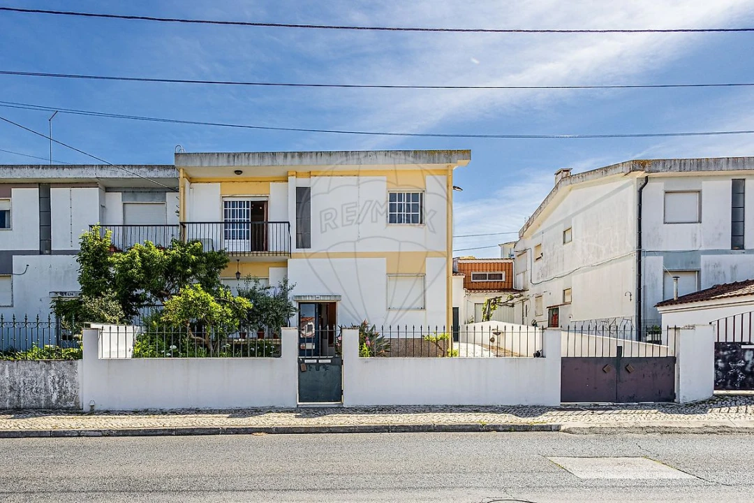 Apartamento T2 para Venda em Azambuja Foto 1