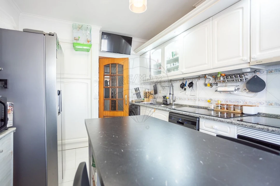 Apartamento T2 para Venda em Carregado e Cadafais Foto 30