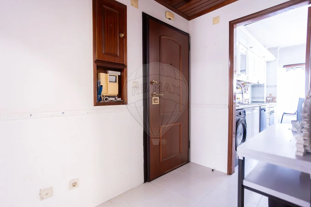 Apartamento T2 para Venda em Carregado e Cadafais Foto 14