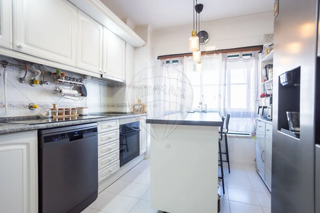 Apartamento T2 para Venda em Carregado e Cadafais Foto 29