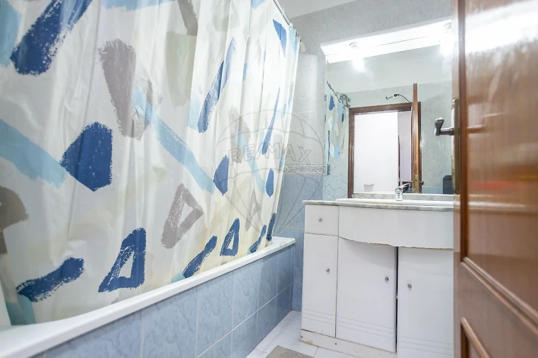 Apartamento T2 para Venda em Carregado e Cadafais Foto 25