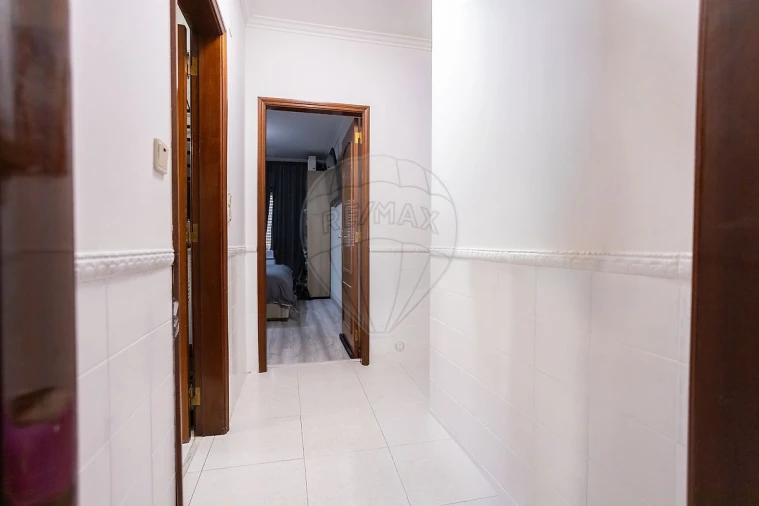 Apartamento T2 para Venda em Carregado e Cadafais Foto 11