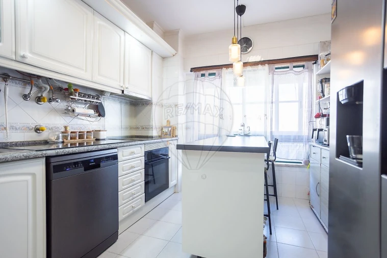 Apartamento T2 para Venda em Carregado e Cadafais Foto 29