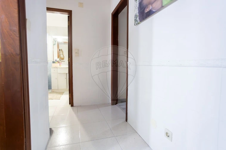 Apartamento T2 para Venda em Carregado e Cadafais Foto 9