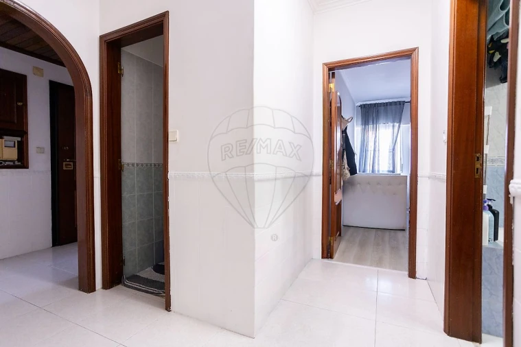 Apartamento T2 para Venda em Carregado e Cadafais Foto 13