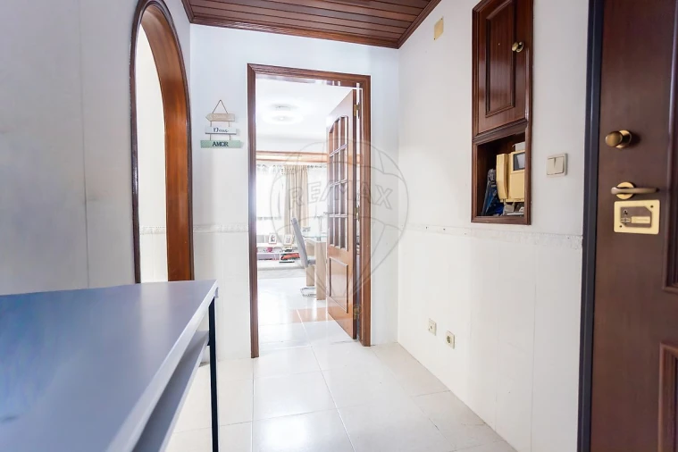 Apartamento T2 para Venda em Carregado e Cadafais Foto 15