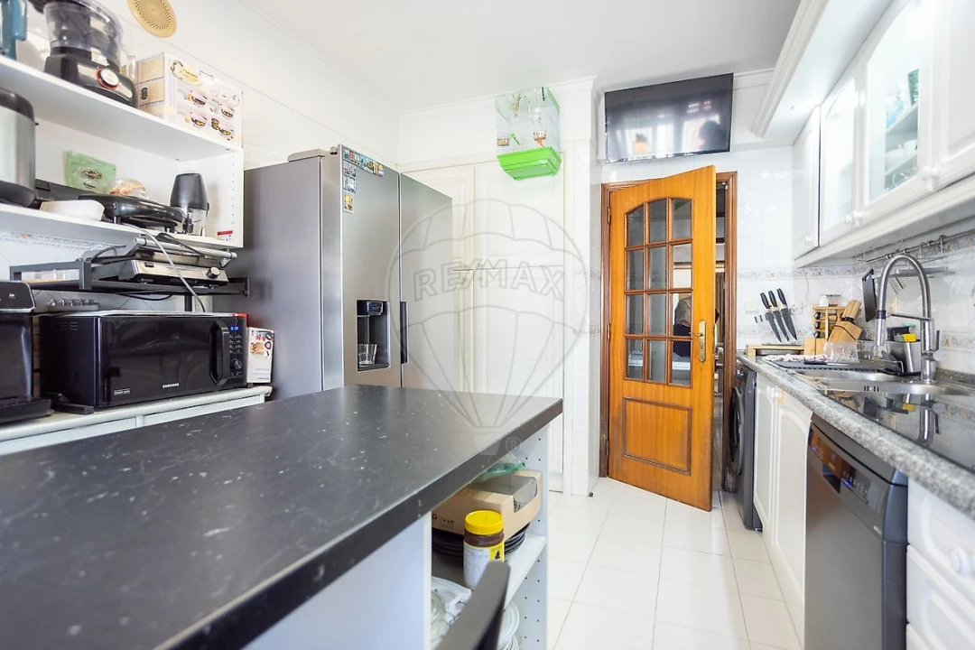 Apartamento T2 para Venda em Carregado e Cadafais Foto 31