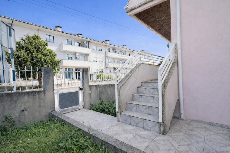 Moradia T3 para Venda em Fânzeres e São Pedro da Cova Foto 41