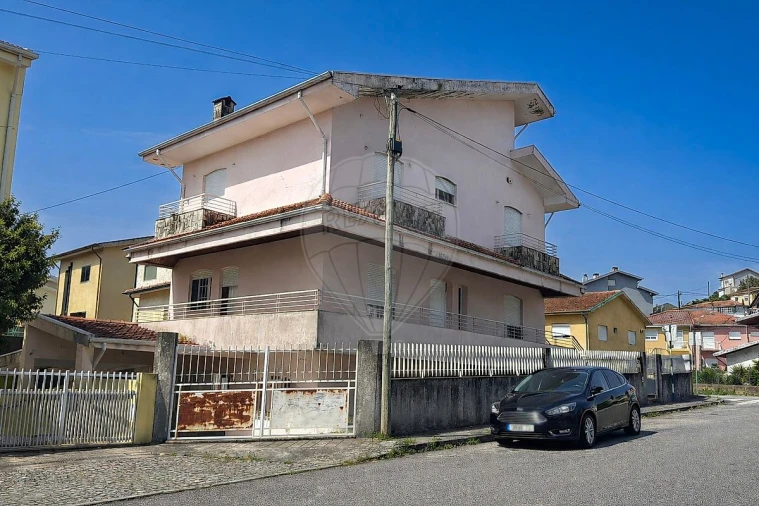 Moradia T3 para Venda em Fânzeres e São Pedro da Cova Foto 38