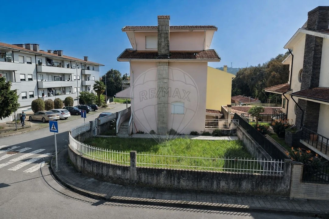 Moradia T3 para Venda em Fânzeres e São Pedro da Cova Foto 31