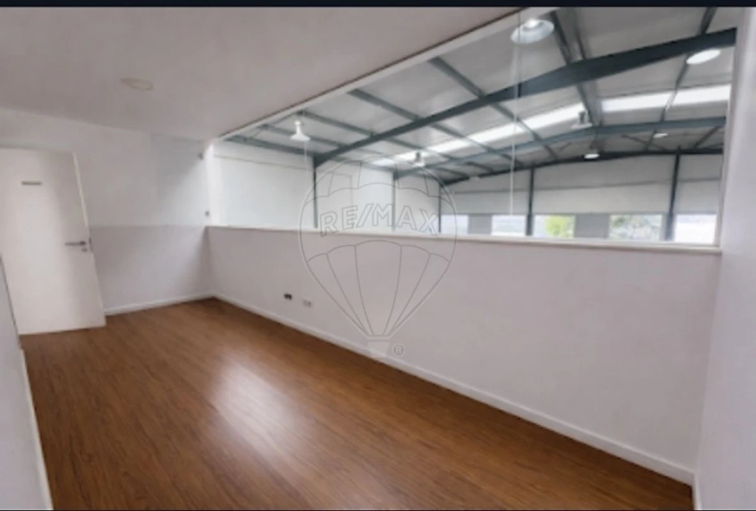 Armazém para Venda em Ermesinde Foto 2