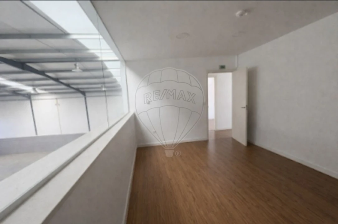 Armazém para Venda em Ermesinde Foto 3