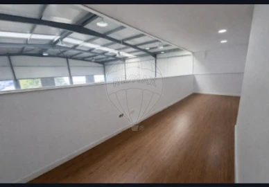 Armazém para Venda em Ermesinde