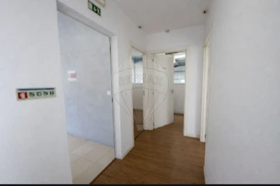 Armazém para Venda em Ermesinde