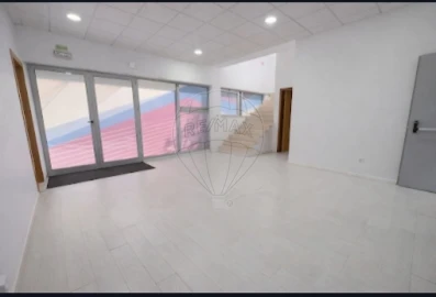 Armazém para Venda em Ermesinde