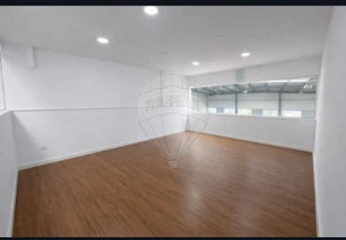 Armazém para Venda em Ermesinde