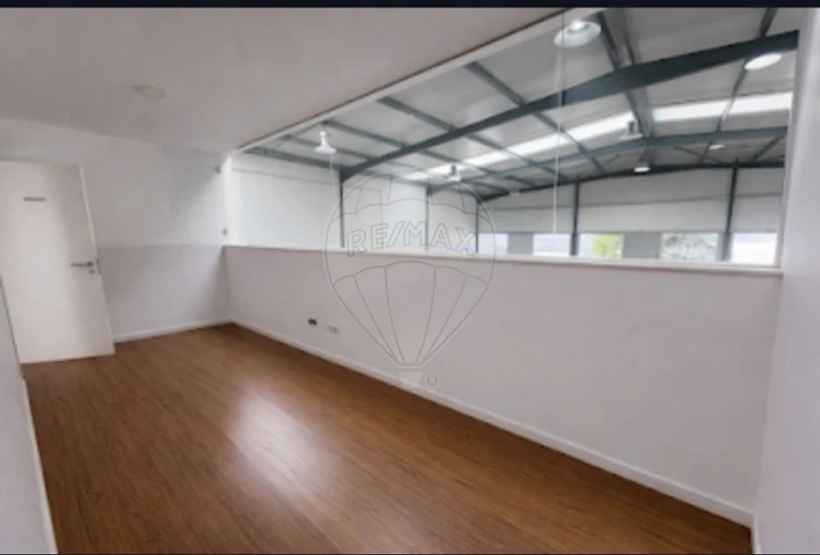 Armazém para Venda em Ermesinde Foto 2