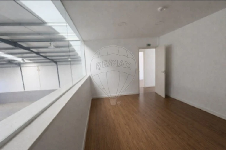 Armazém para Venda em Ermesinde Foto 3