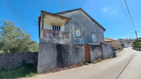 Moradia T4 para Venda em Santo Antonio dos Olivais