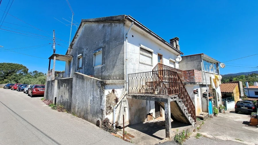 Moradia T4 para Venda em Santo Antonio dos Olivais Foto 5