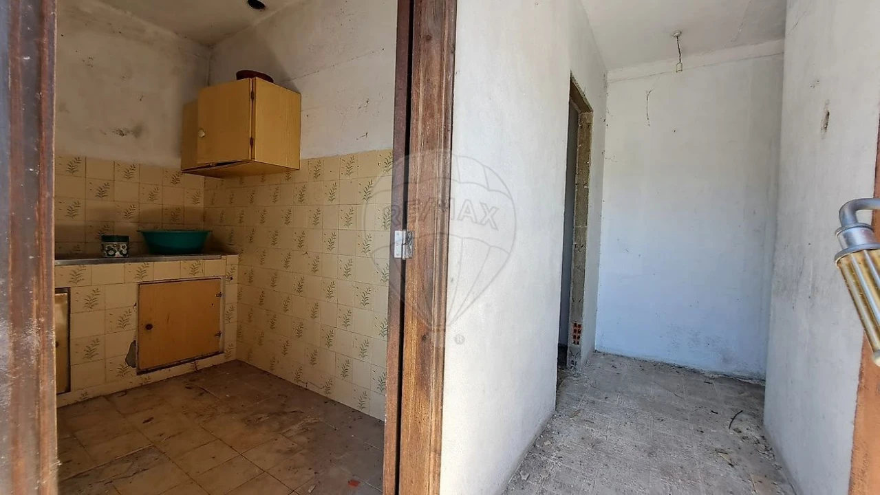 Moradia T4 para Venda em Santo Antonio dos Olivais Foto 2