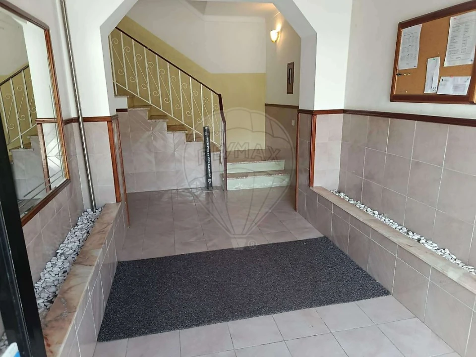 Apartamento T1 para Venda em Buarcos Foto 6