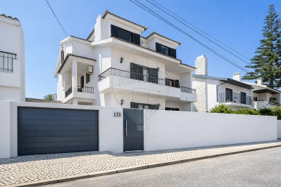 Moradia T5 para Venda em Carcavelos e Parede