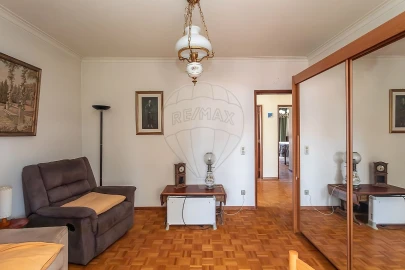 Moradia T5 para Venda em Carcavelos e Parede