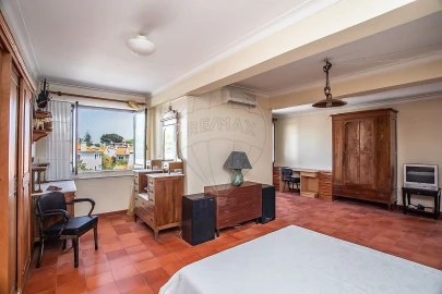 Moradia T5 para Venda em Carcavelos e Parede