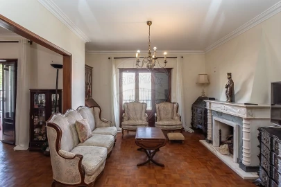 Moradia T5 para Venda em Carcavelos e Parede