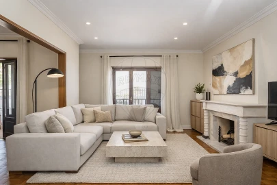 Moradia T5 para Venda em Carcavelos e Parede