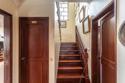 Moradia T5 para Venda em Carcavelos e Parede